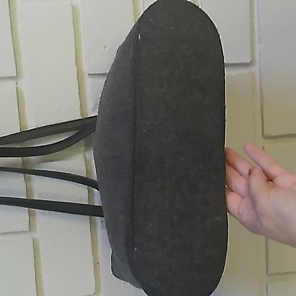 Modern Elements Gray Wool Feel Shoulder Bag. - Picture 5 of 8